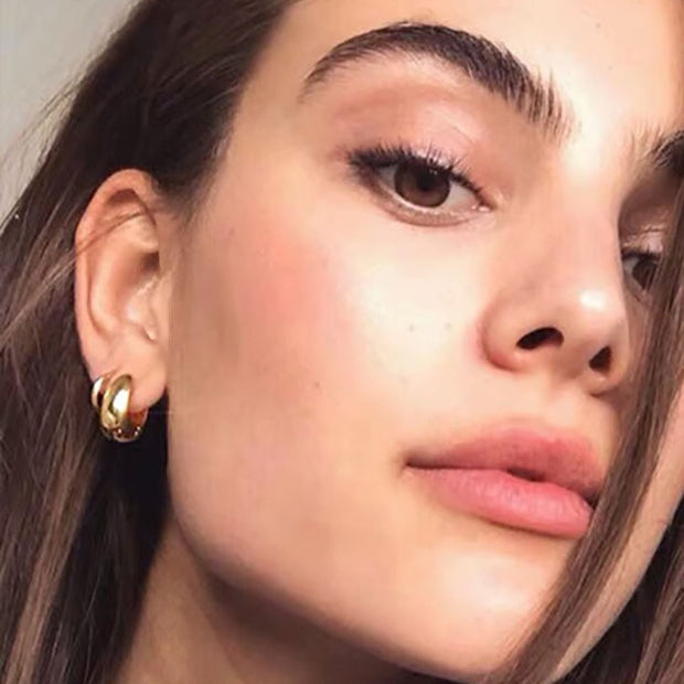 Small Circle Water Drop Earring Buckle For A Cool Breeze